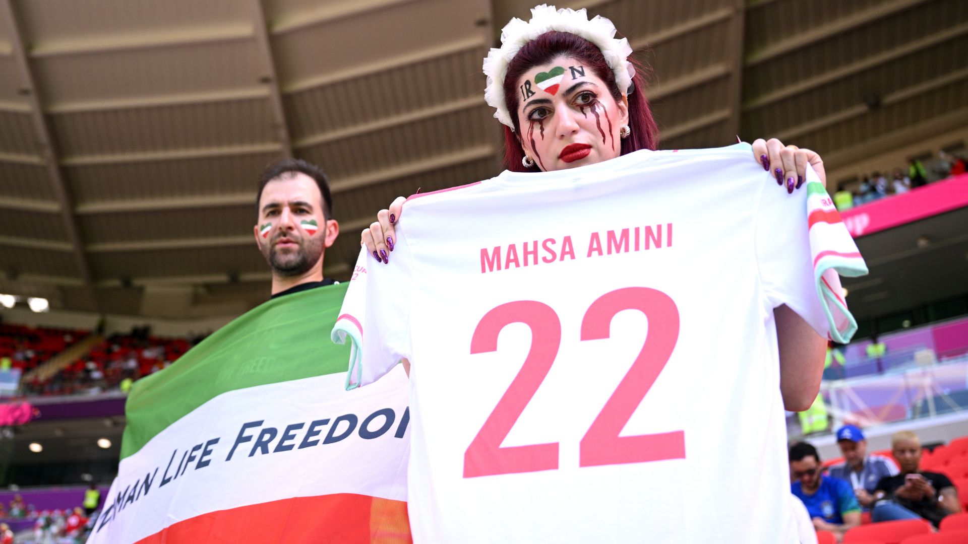 Jogadores da seleção do Irão em protesto contra a repressão das
