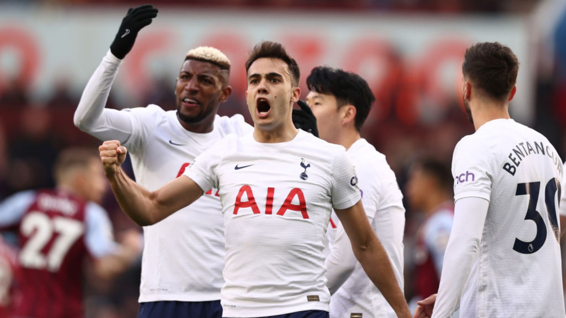 Tottenham separa quatro jogadores das atividades titulares