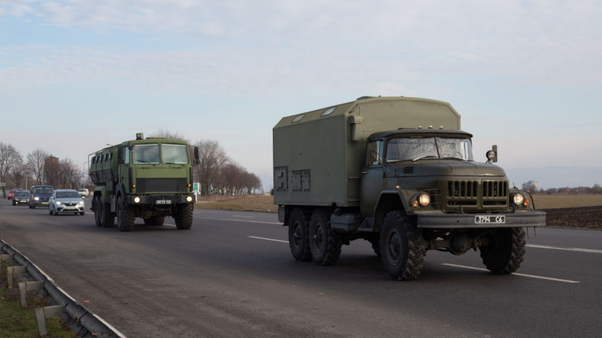 Tanques indo ao direção ao conflito da Rússia com a Ucrânia