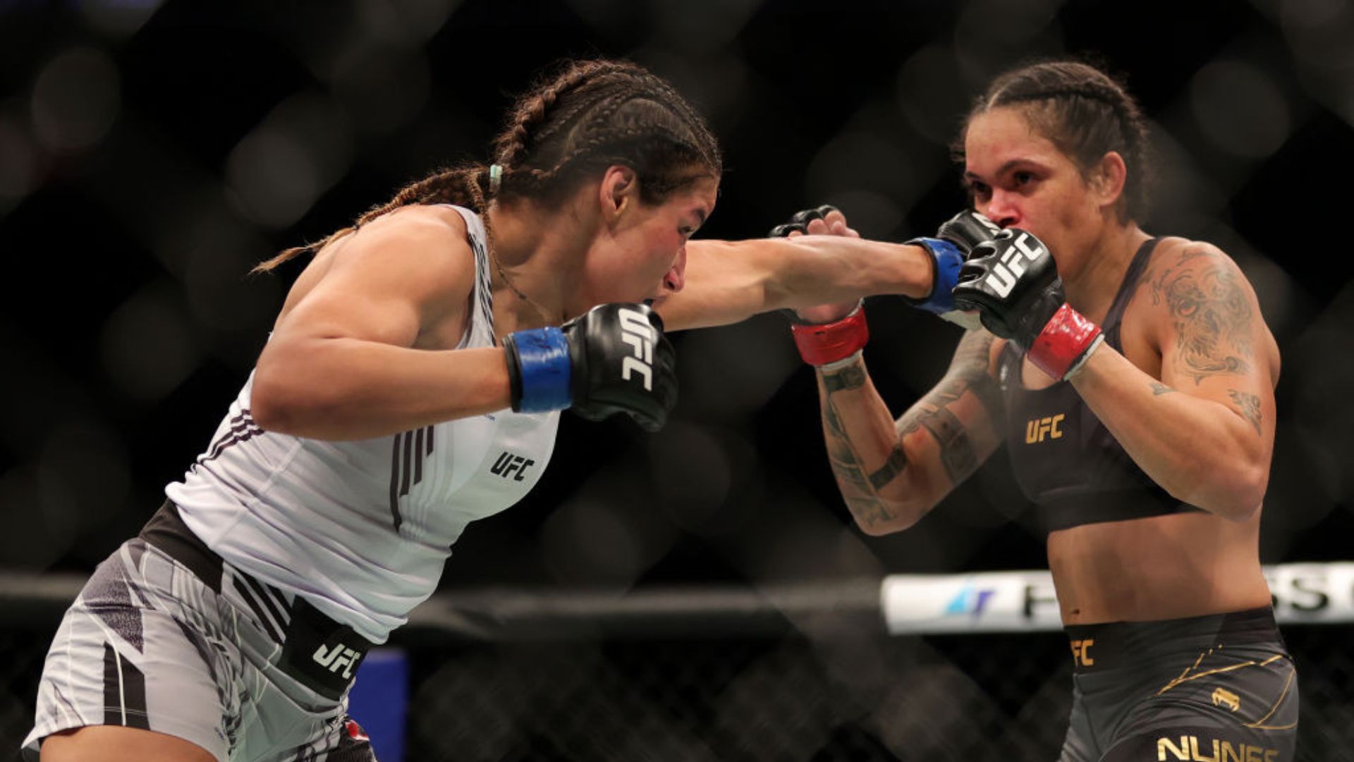UFC na luta entre Amanda Nunes e Julianna Peña