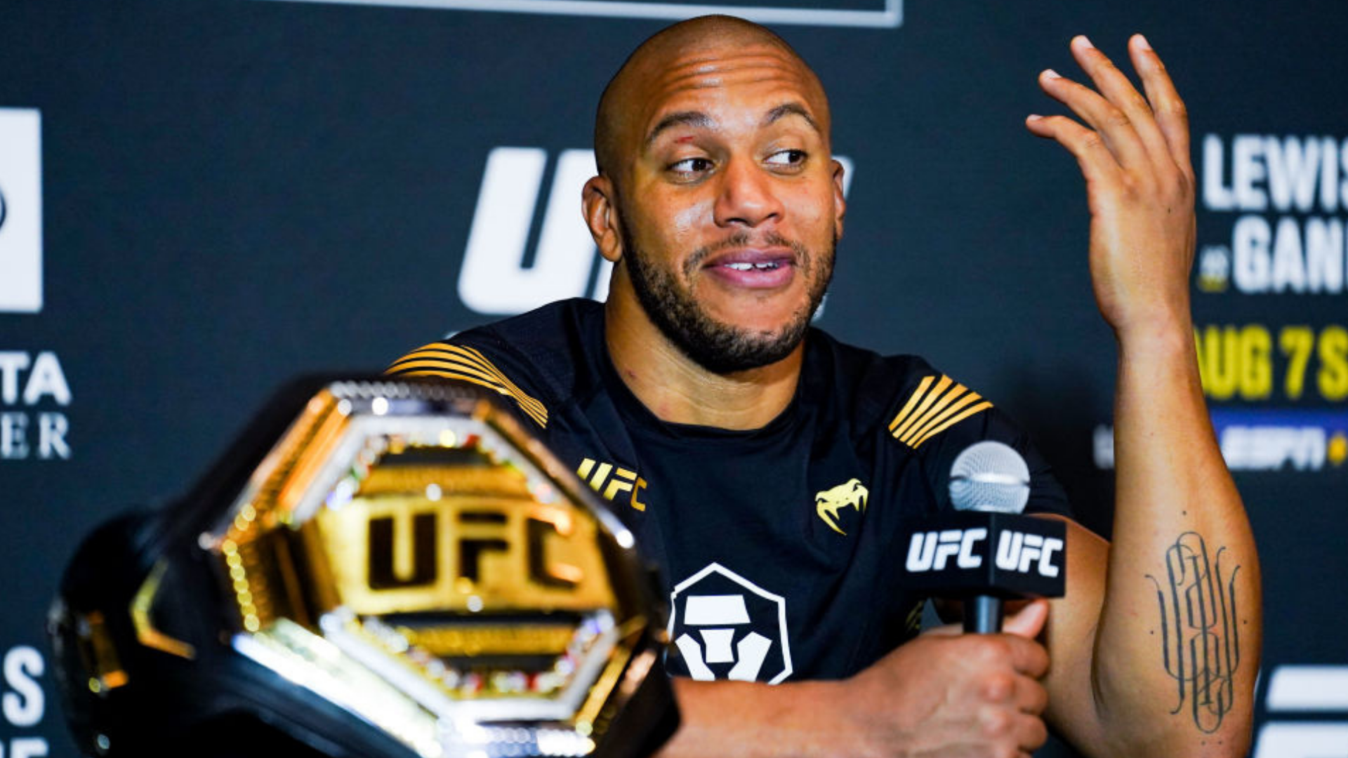 Ciryl Gane quer o cinturão peso-pesado do UFC