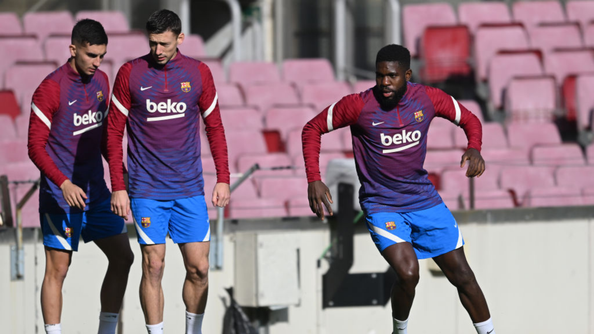 Barcelona procura peças defensivas